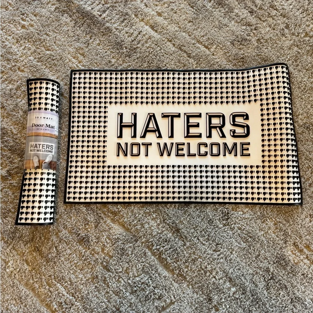 NWT🍍Haters not welcome door mat🍍30Wx 18H🍍